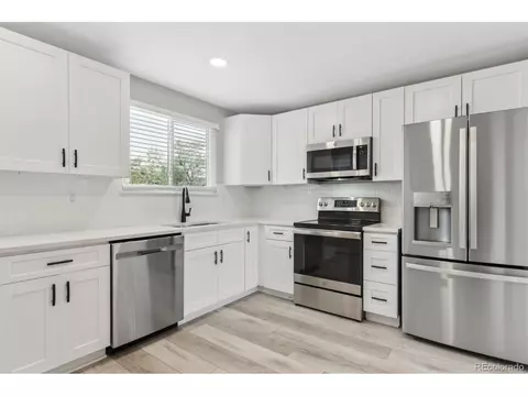 7066 Wright Ct, Arvada, CO 80004 photo 3