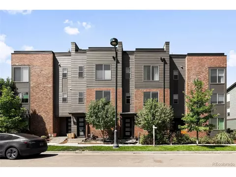 2513 N Newark Ct, Aurora, CO 80010