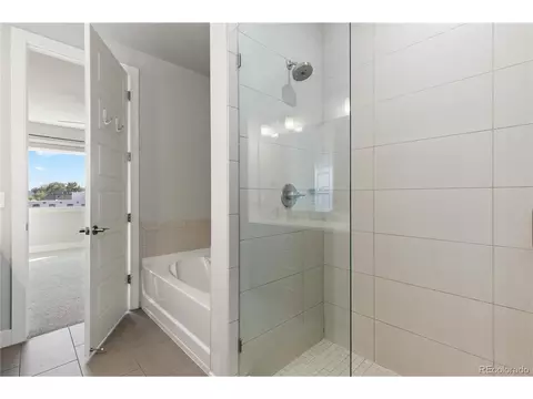 Bath - 711 E 24th Ave, Denver, CO 80205 photo 2 of 3