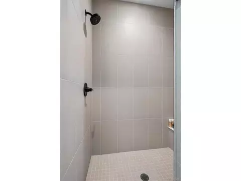Bath - 8260 E 36th Ave #30, Denver, CO 80238 photo 4 of 7