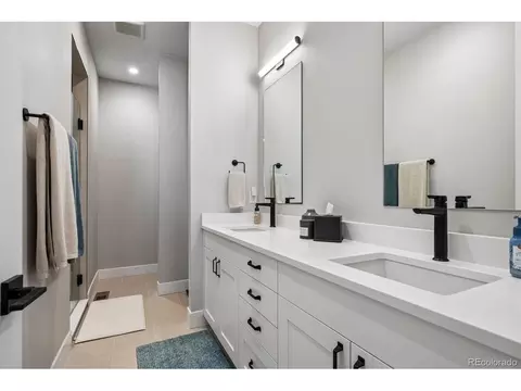 Bath - 8260 E 36th Ave #30, Denver, CO 80238 photo 2 of 7