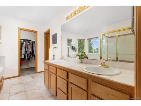 Bath - 5842 W 80th Cir, Arvada, CO 80003 photo 2 of 5