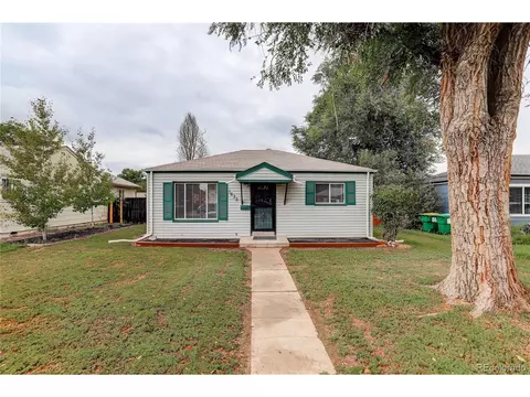 1633 Newark St, Aurora, CO 80010