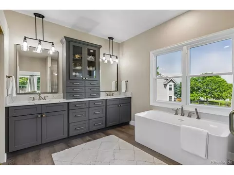 Bath - 1695 E Otero Ln, Centennial, CO 80122 photo 3 of 7