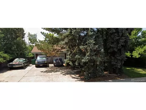 557 Newark Ct, Aurora, CO 80010