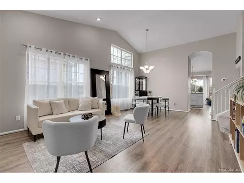 4912 S Fultondale Way, Aurora, CO 80016