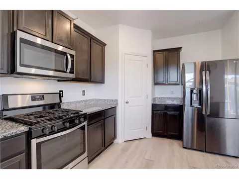 341 Maple St, Bennett, CO 80102 photo 9