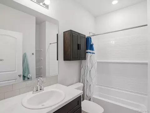 Bath - 1214 Coyote Ln, Wiggins, CO 80654 photo 1 of 4