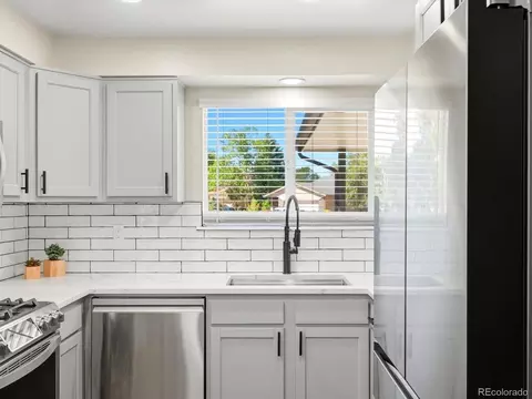 Kitchen - 18870 E 16th Pl, Aurora, CO 80011 photo 3 of 9