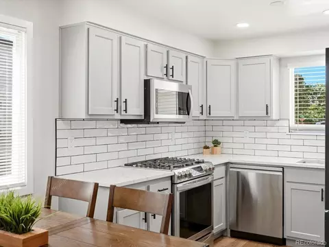 Kitchen - 18870 E 16th Pl, Aurora, CO 80011 photo 4 of 9