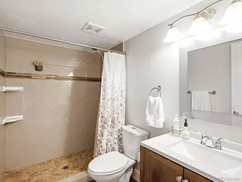 Bath - 18870 E 16th Pl, Aurora, CO 80011 photo 3 of 4