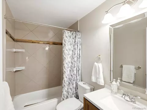 Bath - 18870 E 16th Pl, Aurora, CO 80011 photo 2 of 4