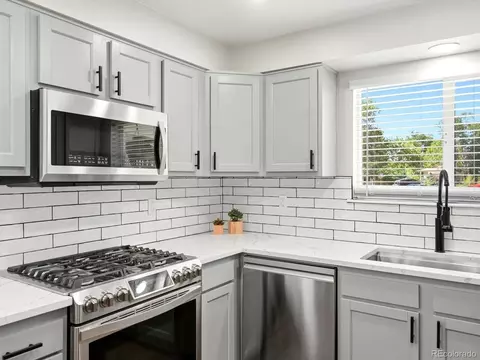 Kitchen - 18870 E 16th Pl, Aurora, CO 80011 photo 2 of 9