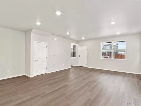 255 E 4th St, Berthoud, CO 80513 photo 5