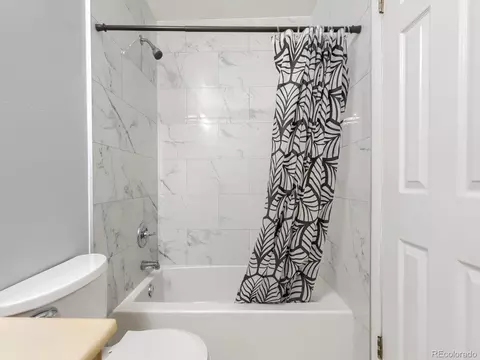 Bath - 15232 E Radcliff Dr, Aurora, CO 80015 photo 3 of 5