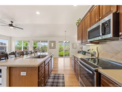 Kitchen - 23641 E Whitaker Dr, Aurora, CO 80016 photo 4 of 5