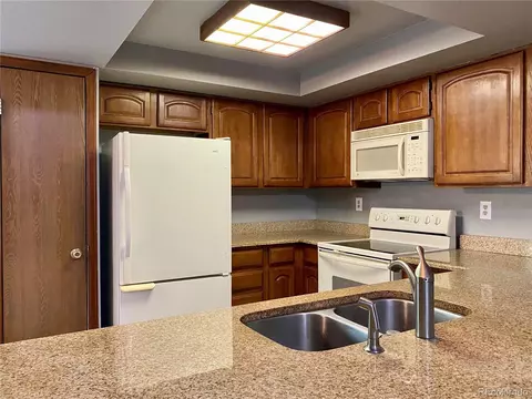 18852 E Oregon Dr, Aurora, CO 80017 photo 4