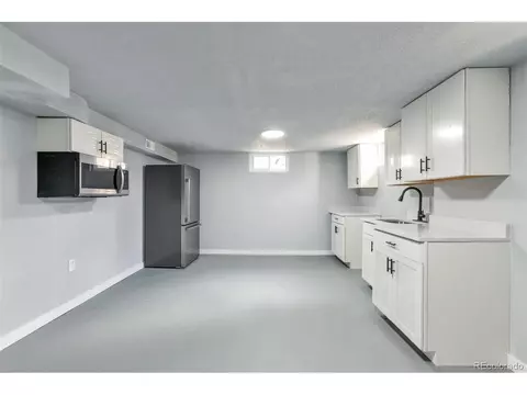 1071 Lima St, Aurora, CO 80010 photo 6