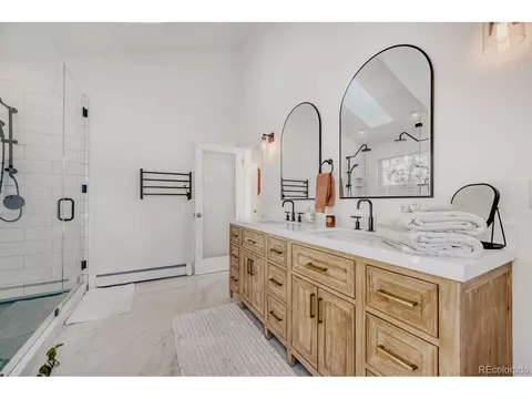 Bath - 924 Kelly Rd, Boulder, CO 80302 photo 2 of 6