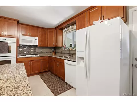 Kitchen - 12946 E 2nd Ave, Aurora, CO 80011 photo 2 of 4