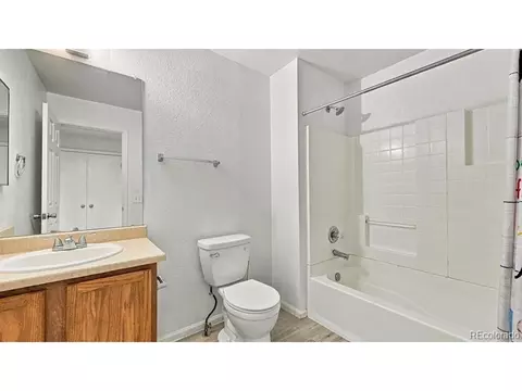 Bath - 3517 Dexter Ct, Denver, CO 80207 photo 3 of 3
