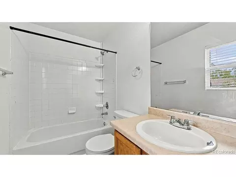Bath - 3517 Dexter Ct, Denver, CO 80207 photo 2 of 3