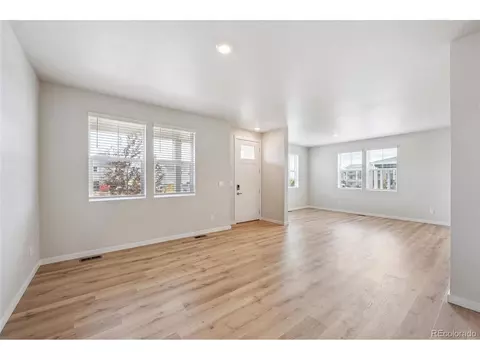 22253 E 6th Pl, Aurora, CO 80018 photo 4