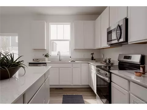 Kitchen - 21824 E 39th Ave, Aurora, CO 80019 photo 3 of 5