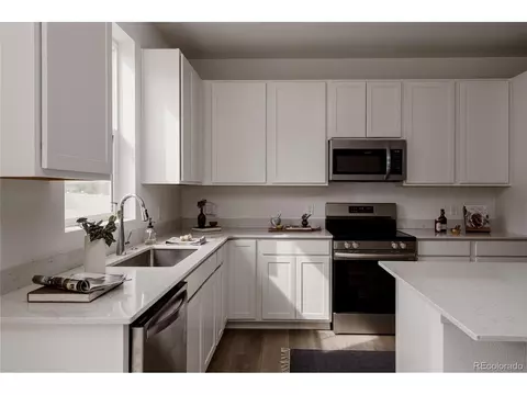 Kitchen - 21824 E 39th Ave, Aurora, CO 80019 photo 4 of 5