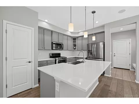 Kitchen - 8954 E 58th Dr, Denver, CO 80238 photo 4 of 5