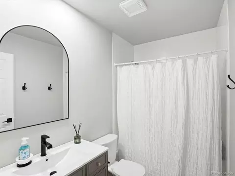 Bath - 12522 Evans Cir #C, Aurora, CO 80014 photo 1 of 3