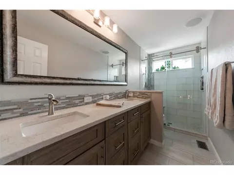 Bath - 18470 E Powers Pl, Centennial, CO 80015 photo 2 of 3