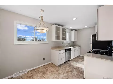 7718 Ellen Ln, Denver, CO 80221 photo 5