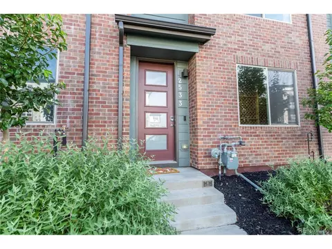 2533 N Newark Ct, Aurora, CO 80010