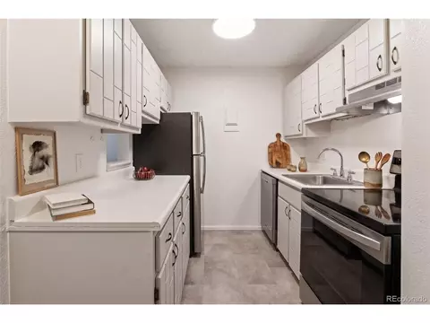 Kitchen - 3250 Oneal Cir #L-L10, Boulder, CO 80301 photo 2 of 4