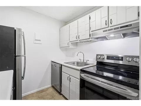 Kitchen - 3250 Oneal Cir #L-L10, Boulder, CO 80301 photo 3 of 4