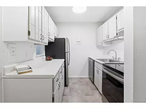 Kitchen - 3250 Oneal Cir #L-L10, Boulder, CO 80301 photo 4 of 4