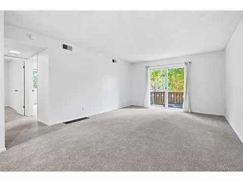 Living - 3250 Oneal Cir #L-L10, Boulder, CO 80301 photo 2 of 2