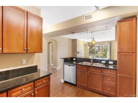 9059 E Panorama Cir #B-216, Englewood, CO 80112