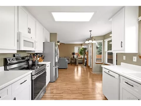 Kitchen - 19817 E Prentice Ave, Centennial, CO 80015 photo 5 of 6