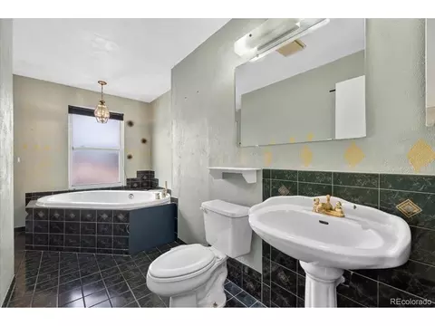 Bath - 18004 E Atlantic Dr, Aurora, CO 80013 photo 2 of 2