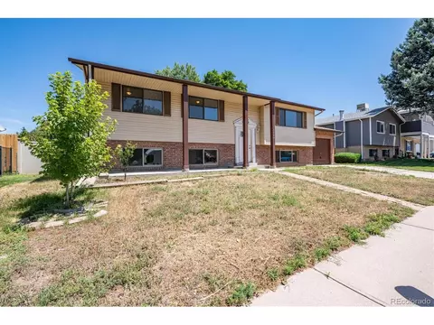 5084 Utopia Ct, Denver, CO 80239 photo 2