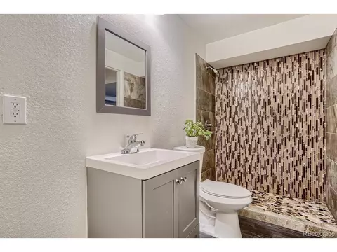 15783 E Warner Dr, Denver, CO 80239 photo 13