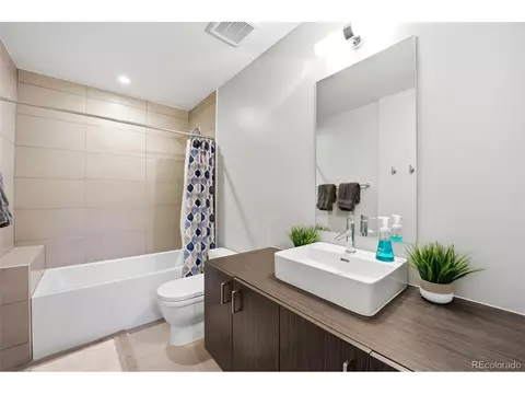 Bath - 2415 S Williams St, Denver, CO 80210 photo 5 of 6
