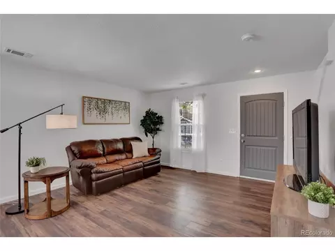 4925 E 100th Dr, Thornton, CO 80229 photo 4