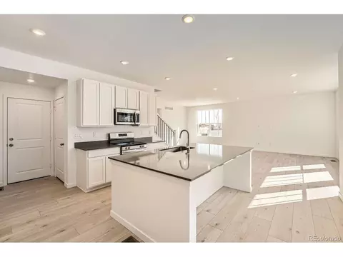 24792 E Atlantic Dr, Aurora, CO 80018 photo 4