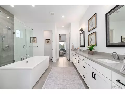 Bath - 27810 E Lakeview Dr, Aurora, CO 80016 photo 4 of 7