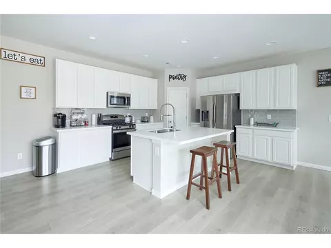 27854 E 8th Ave, Aurora, CO 80018 photo 2