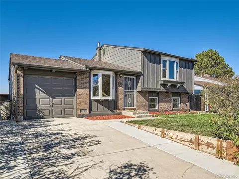 225 Mckinley Dr, Bennett, CO 80102