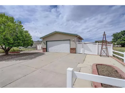 725 2nd St, Bennett, CO 80102 photo 3
